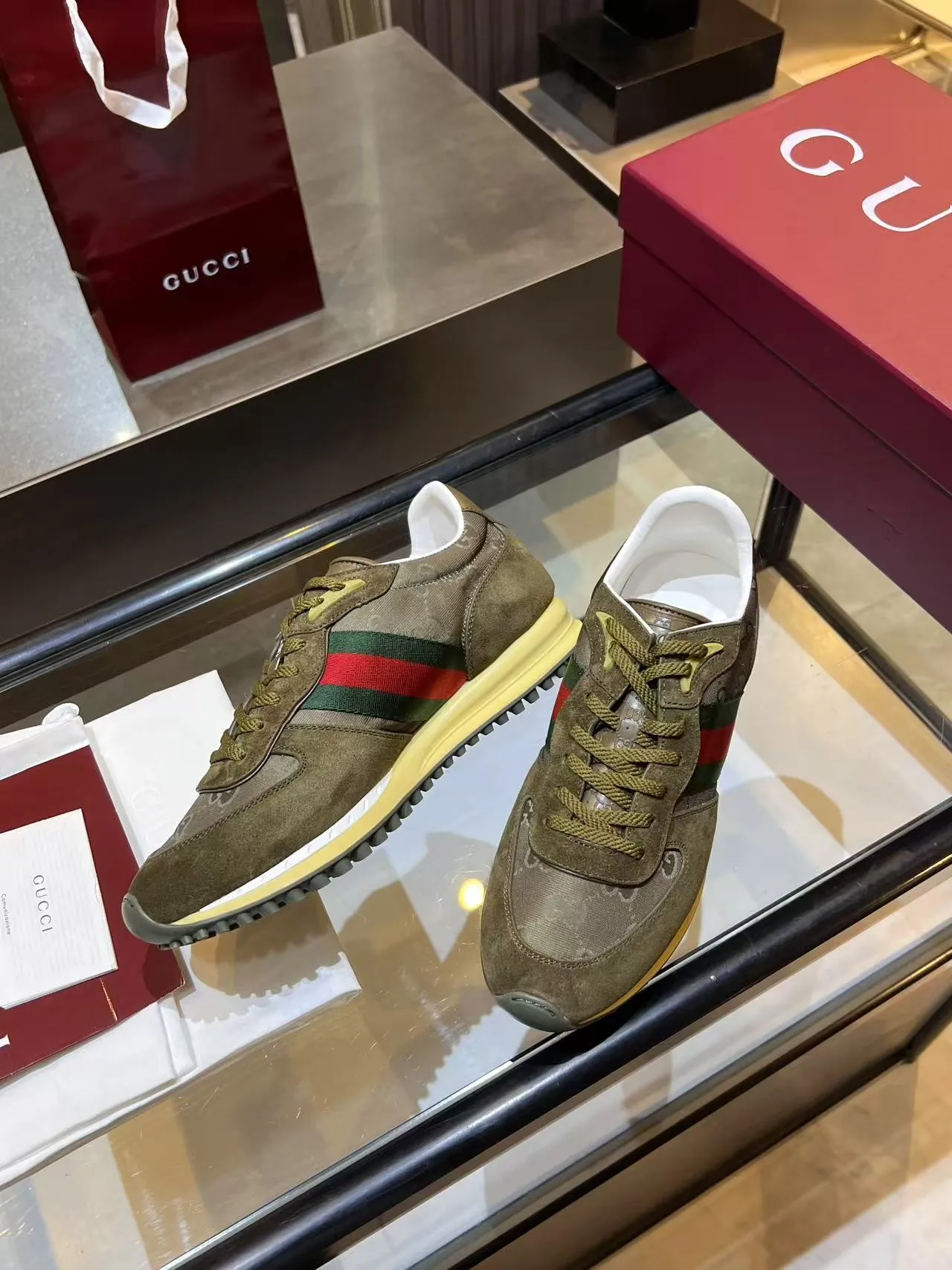 Men's Men's Shoes 💰620💰 Gucci Gucci Top Version Latest Catwalk Style Re-Motion Series Thick-soled Casual Sneakers Original Purchased, Developed and Made. This sneaker has a detachable and adjustable ankle strap, adding a dynamic item to the 2025 spring and summer series. The light and flexible outsole has been specially treated and is filled with a strong retro style. Exquisite packaging at the delivery counter 🛍📦 ▪️Fabrics: Original custom imported first-layer cowhide ▪️Inner lining: Original custom-made breathable mesh ▪️Sole: Original molded TPU material ▪️Sole thickness: 3.5CM ▪️Size: 39-44 (customized at 38.45.46)